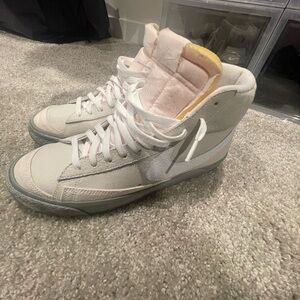 Nike Blazer Mid 77 EMB